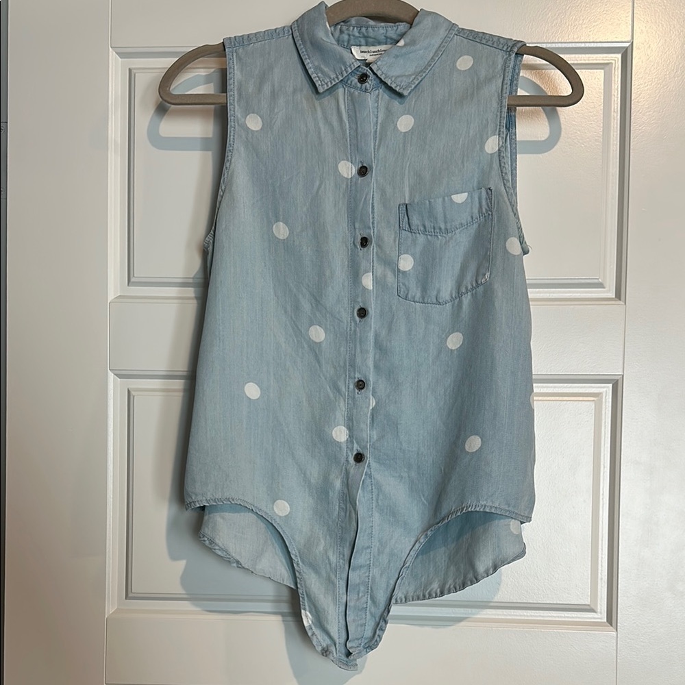 beachlunchlounge Light Blue Button-Up Shirt